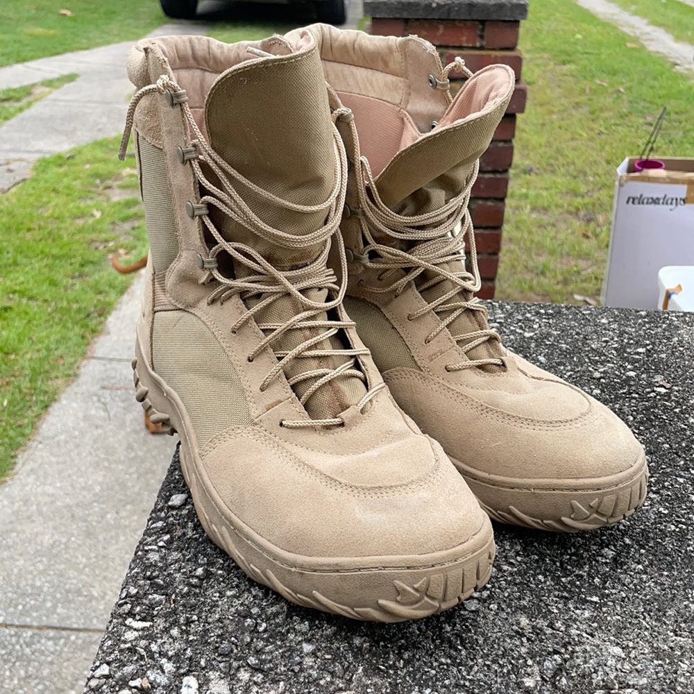 Lightly used Oakley boots